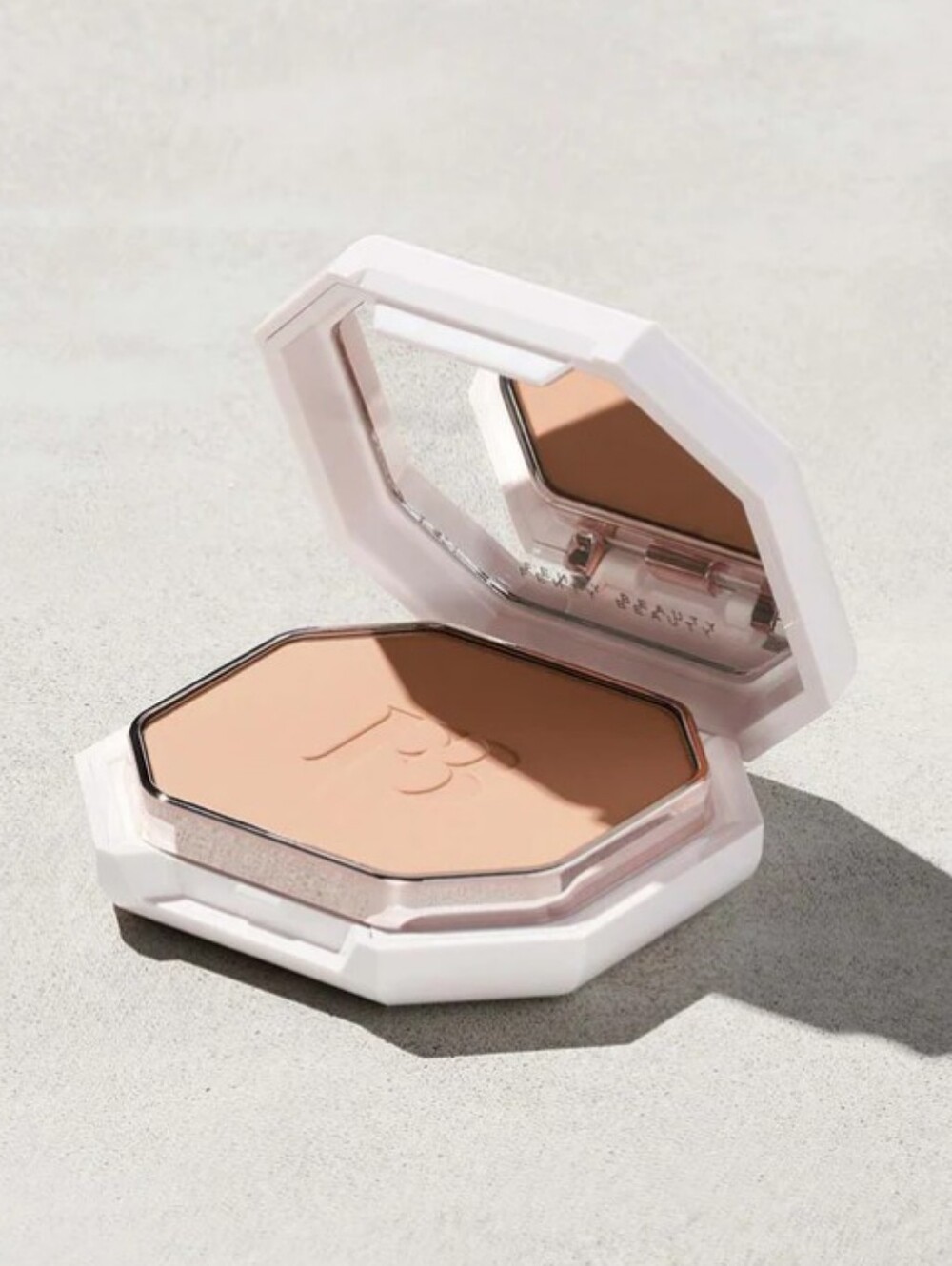 Fenty Beauty Pro Filt'r Soft Matte Powder Foundation - Shade 200